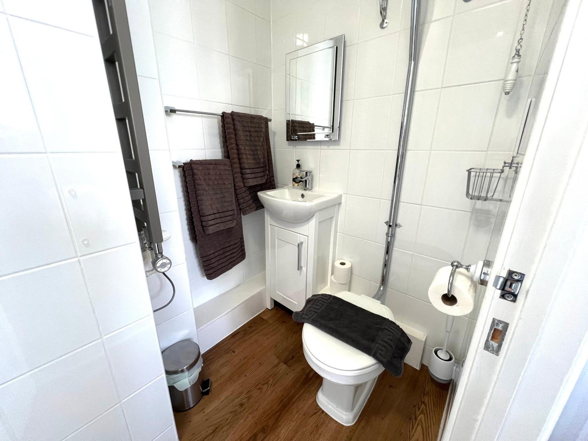 Large Family-Friendly 2Bd Glastonbury Retreat, Sleeps 5 Eksteriør billede